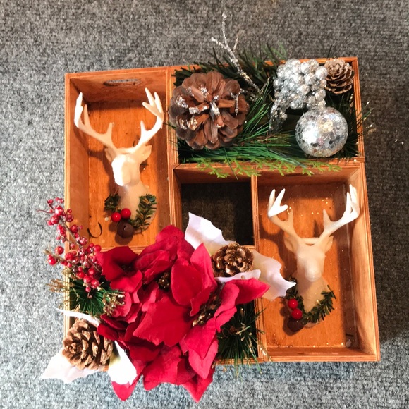 Deer Holiday Poinsettia Arragement - Picture 1 of 8